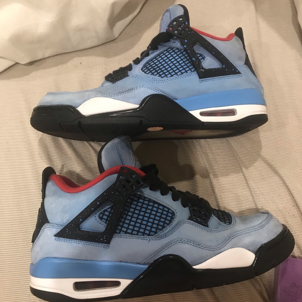 Travis Scott Jordan 4